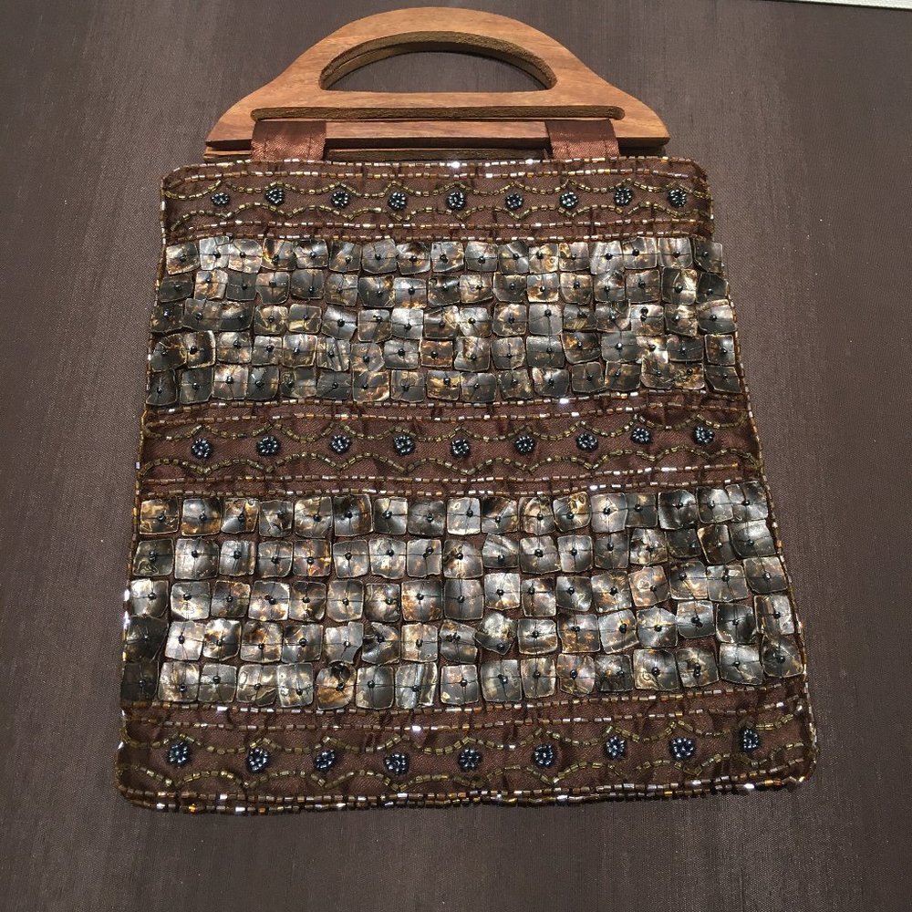 Beaded Bag With Shells And Wood Handle - image 8